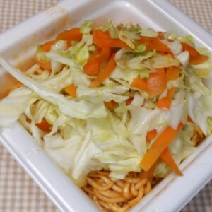 野菜入り♪カップ焼きそば